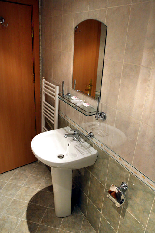 Hotel Mehdjarel Shumen Room photo